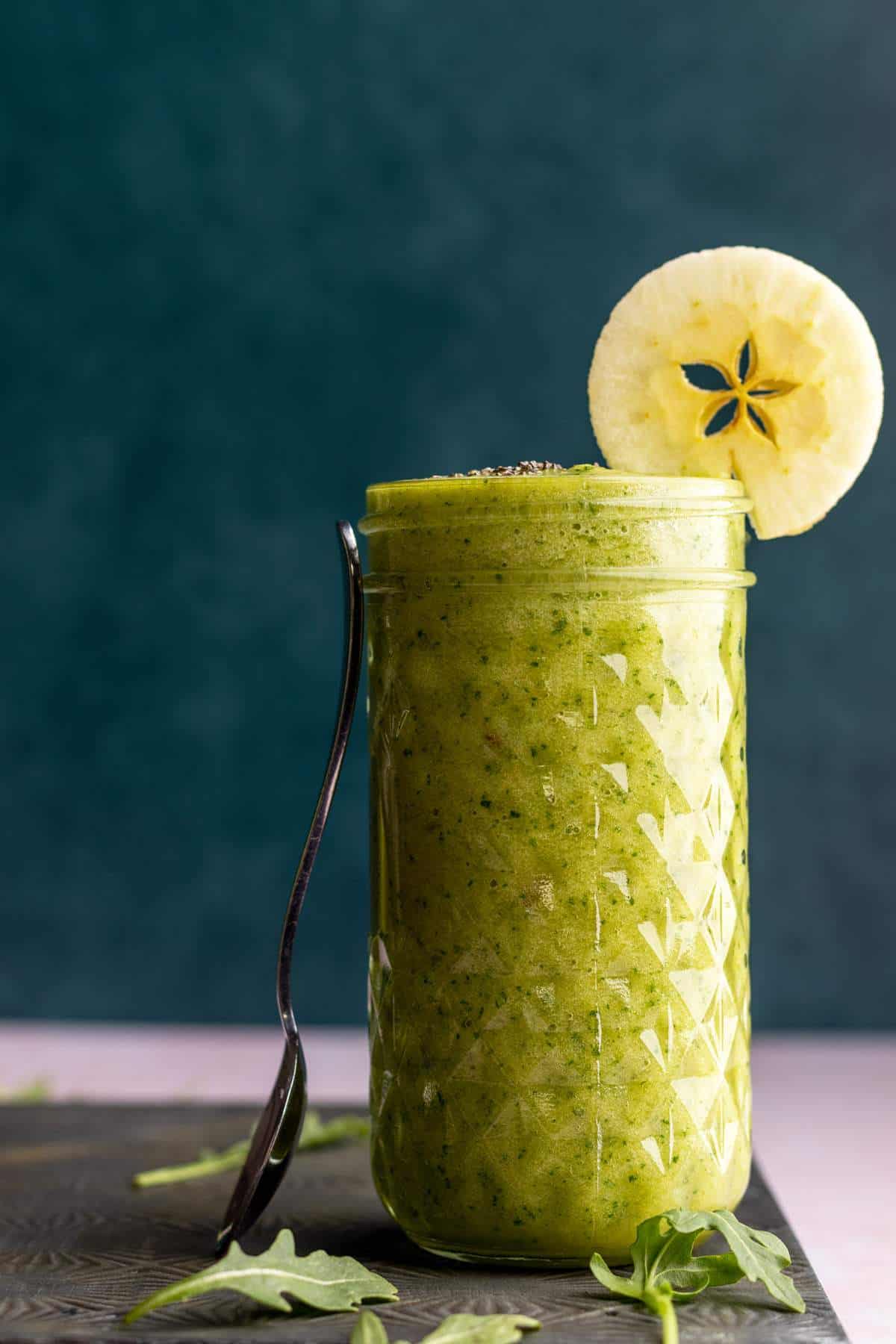 Arugula smoothie in a jar on a serving tray.