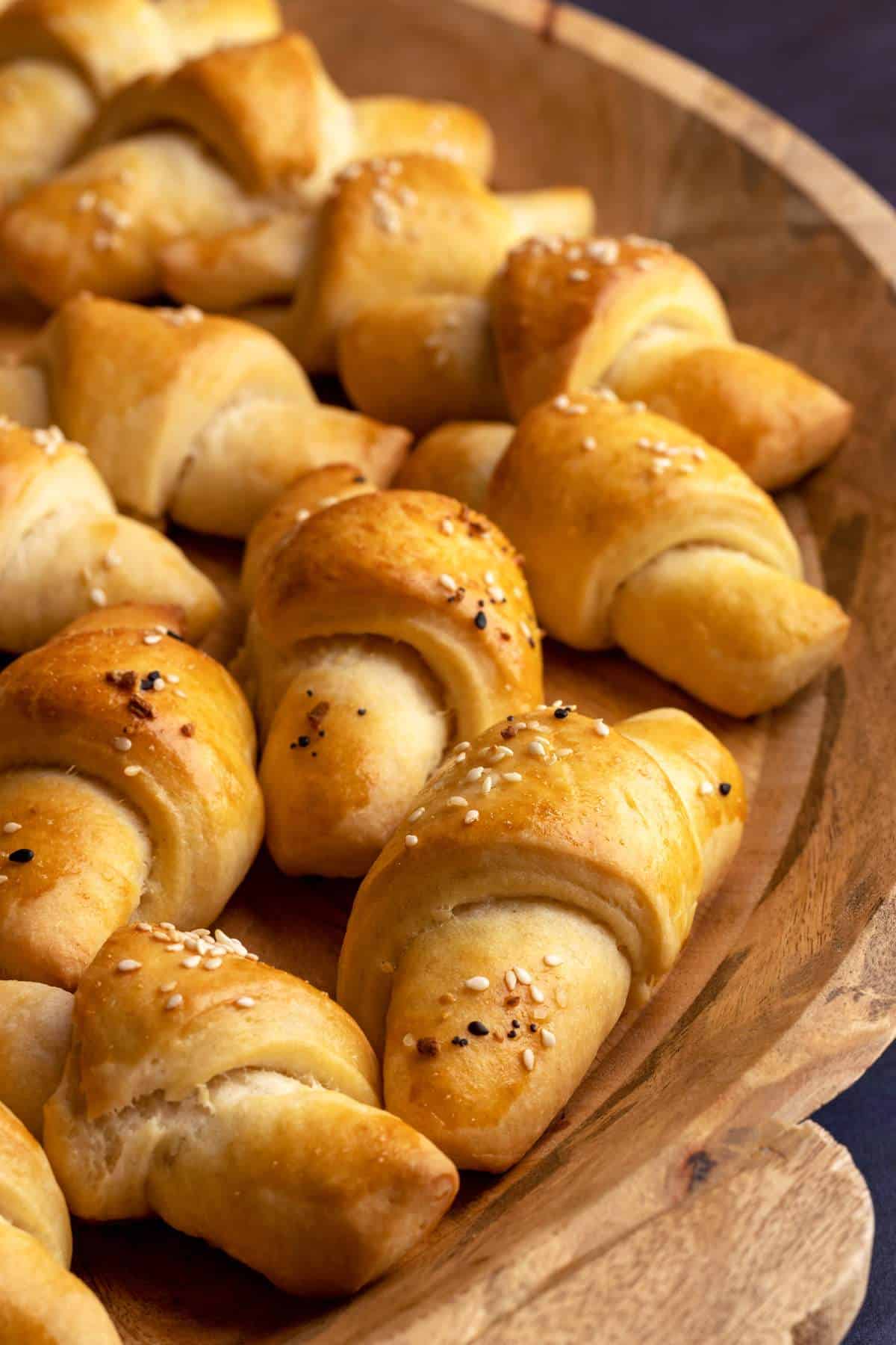 Easy yeast rolls on a large serving tray.