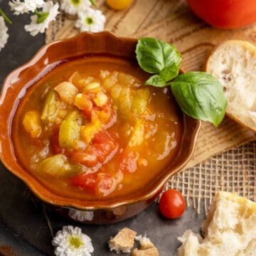 Juicy sataras in a small pot on a metal plate.