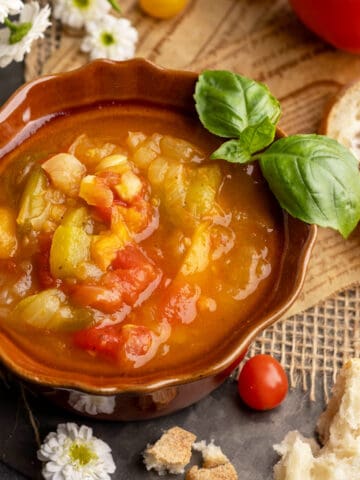 Juicy sataras in a small pot on a metal plate.
